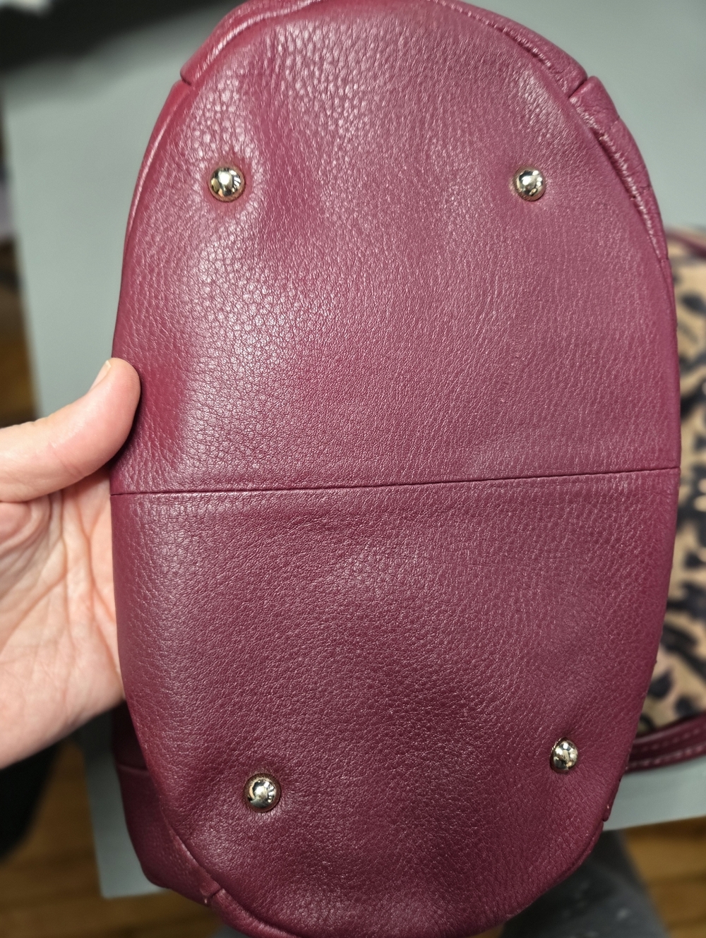 B. Makowsky Bordeaux Quilted Glove Leathe Bucket Bag - Gold Hardware - Picture 6 of 7